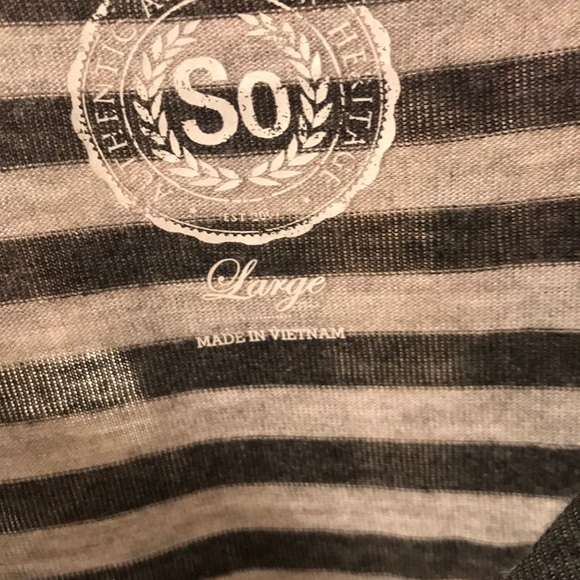 ❌SOLD❌Super soft striped pocket tee - Picture 3 of 5